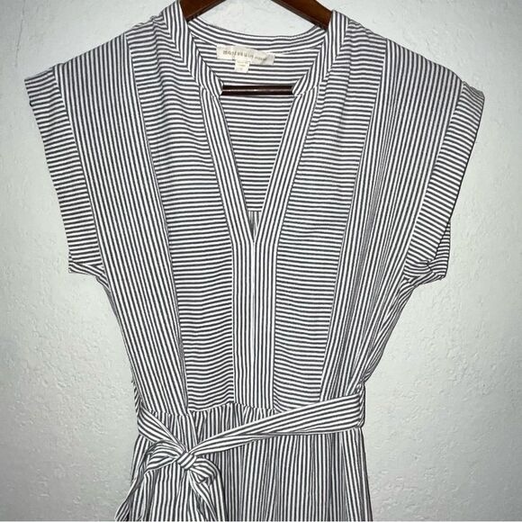 Women's Monteanu Grey & White Striped Dress - Picture 3 of 9